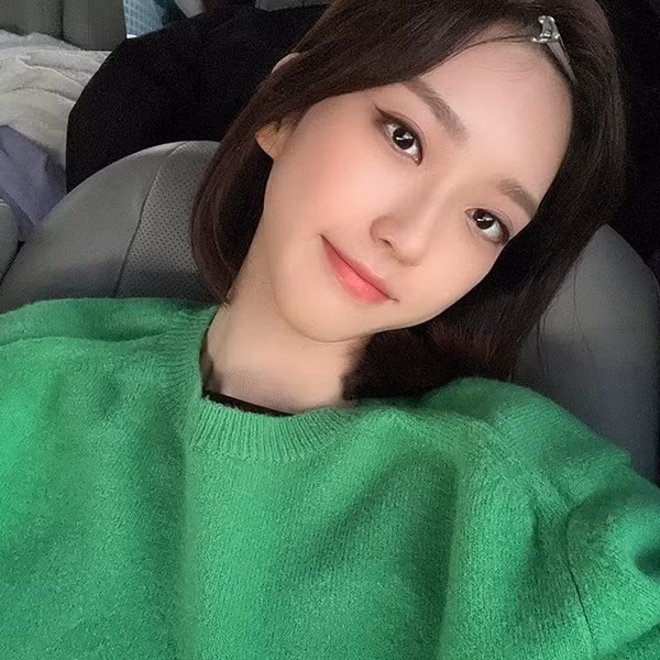 Phong cách thời trang chất lừ của rich kid ngang ngược, sang chảnh nhất "Penthouse" ảnh 12