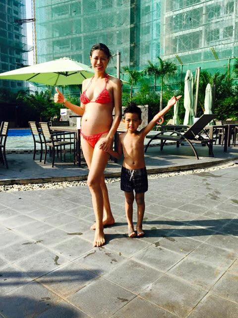 Trang Trần tự tin diện bikini, khoe dáng “bụng bầu” ở hồ bơi ảnh 2 trang tran2