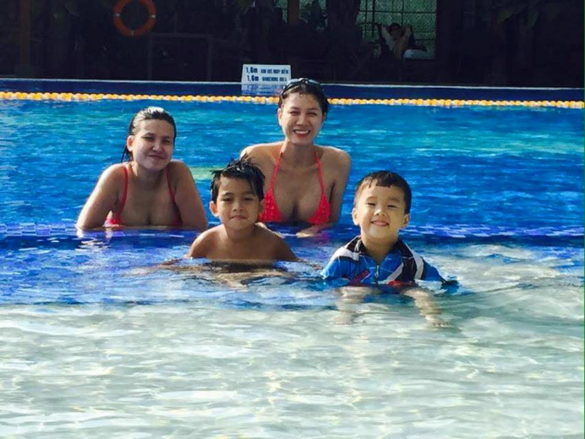 Trang Trần tự tin diện bikini, khoe dáng “bụng bầu” ở hồ bơi ảnh 3 trang tran3