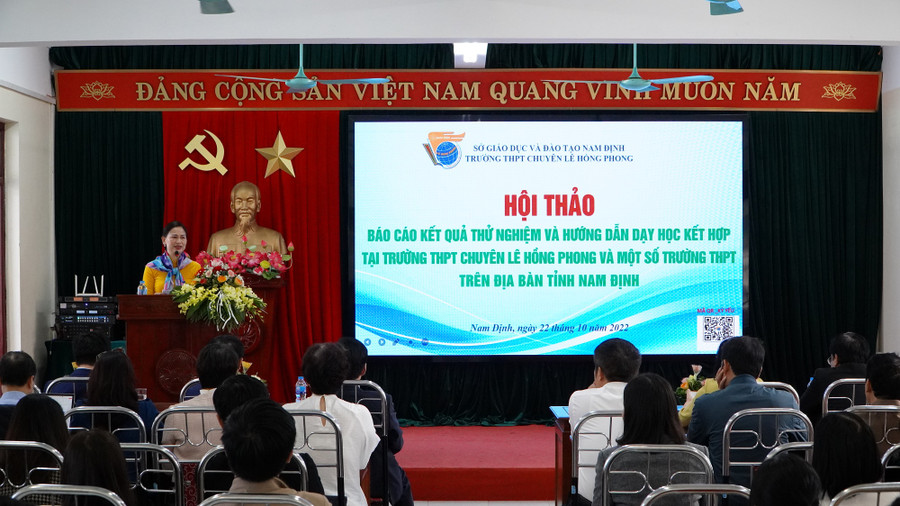 Trường THPT chuyên Lê Hồng Phong tổ chức nhiều hội thảo khoa học trong quá trình thực hiện đề tài về dạy học kết hợp. Ảnh: TG
