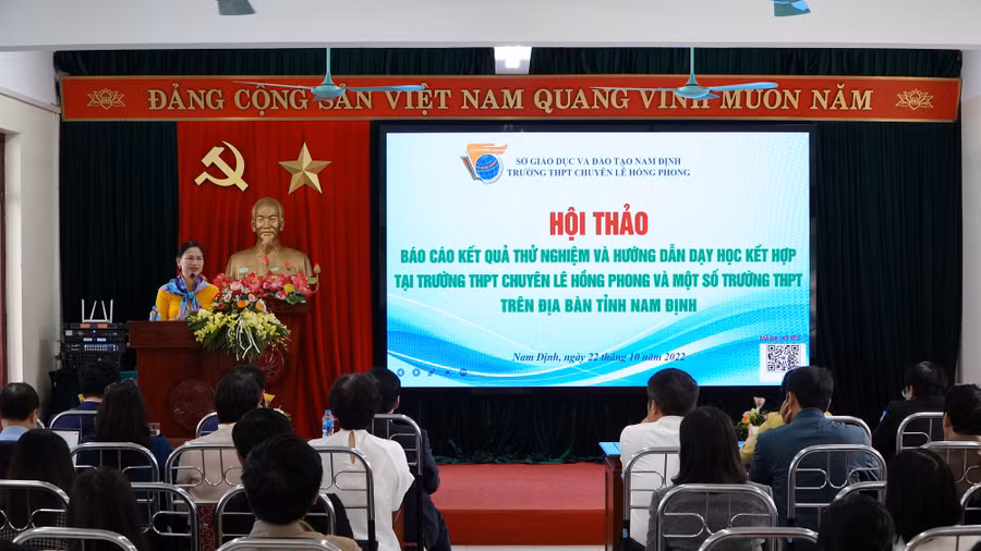 Trường THPT chuyên Lê Hồng Phong tổ chức nhiều hội thảo khoa học trong quá trình thực hiện đề tài về dạy học kết hợp. Ảnh: TG