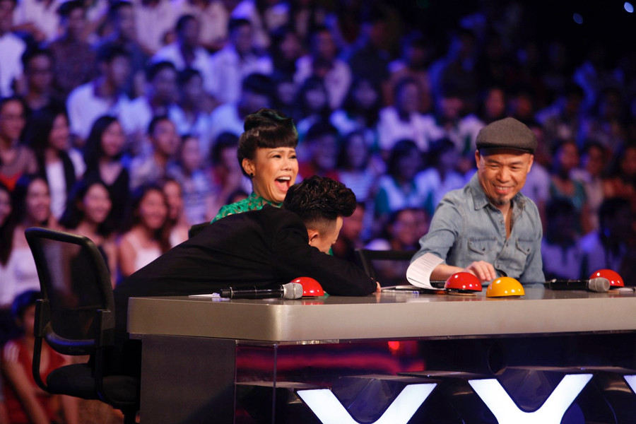 Việt Hương - Trấn Thành bị thu hút bởi ảo thuật gia trẻ ảnh 7 Việt Hương - Trấn Thành bị thu hút bởi ảo thuật gia trẻ ảnh 7