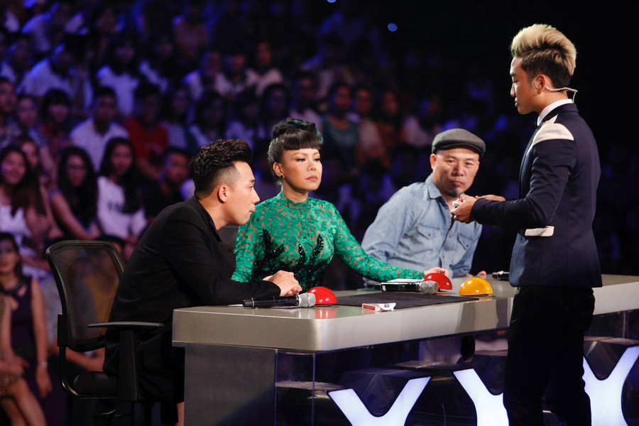 Việt Hương - Trấn Thành bị thu hút bởi ảo thuật gia trẻ ảnh 2 Việt Hương - Trấn Thành bị thu hút bởi ảo thuật gia trẻ ảnh 2