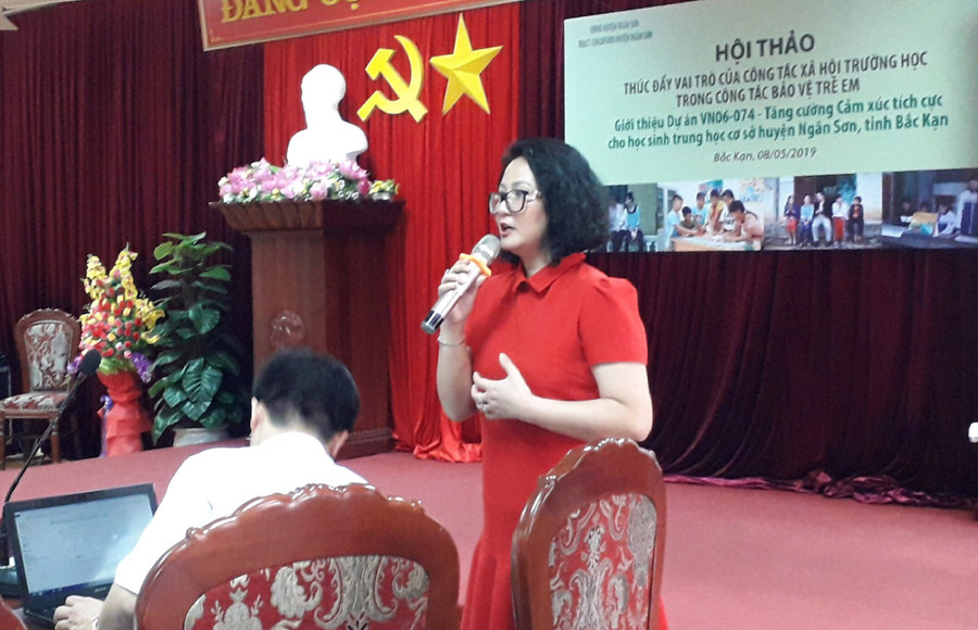 Bà Nguyễn Thị Minh Thu, Vụ Giáo dục Chính trị, Bộ GD&ĐT phát biểu tại Hội thảo Bà Nguyễn Thị Minh Thu, Vụ Giáo dục Chính trị, Bộ GD&ĐT phát biểu tại Hội thảo