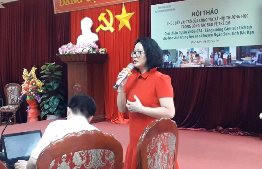 Bà Nguyễn Thị Minh Thu, Vụ Giáo dục Chính trị, Bộ GD&ĐT phát biểu tại Hội thảo