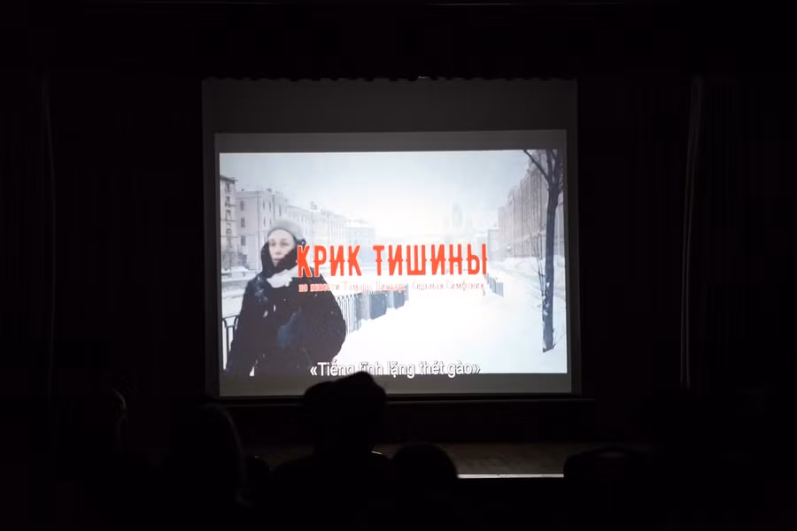 Công diễn bộ phim "Tiếng tĩnh lặng thét gào" 