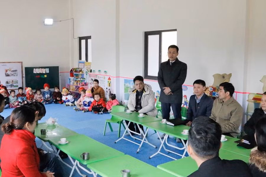 Ông Nguyễn Viết Thắng, Phó Tổng Giám đốc Homevina Group chia sẻ tại buổi lễ bàn giao điểm trường