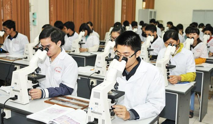 Giờ học thực hành của sinh viên ngành y. Ảnh: Trung tâm Kiểm định chất lượng, Đại học Quốc gia Hà Nội Giờ học thực hành của sinh viên ngành y. Ảnh: Trung tâm Kiểm định chất lượng, Đại học Quốc gia Hà Nội