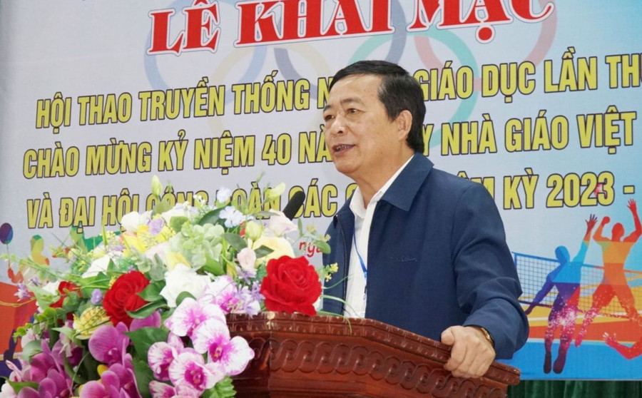 Ông Võ Văn Mai, Phó Giám đốc Sở GD&amp;ĐT Nghệ An.