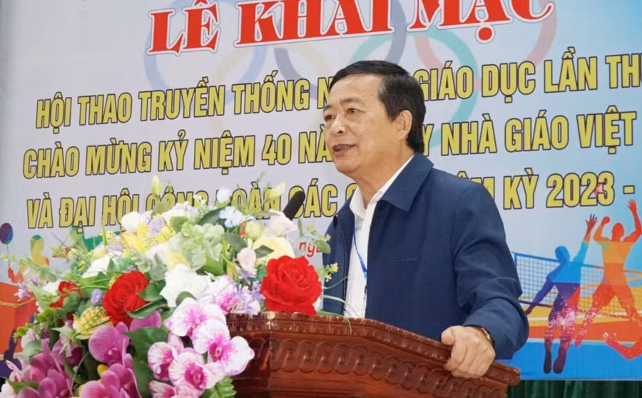 Ông Võ Văn Mai, Phó Giám đốc Sở GD&amp;ĐT Nghệ An.