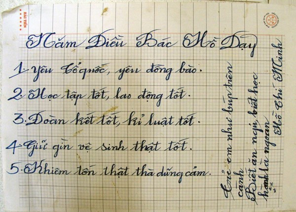 "Năm điều Bác Hồ dạy" qua nét chữ bằng miệng của anh Trường.