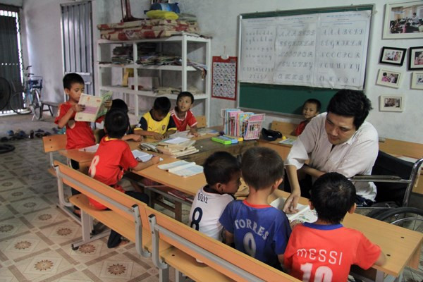 Lớp học viết chữ đẹp của anh Trường đã được 5 năm, những người dân làng Nhân Lý tin tưởng và trân trọng giao con cái của mình cho anh dạy dỗ.