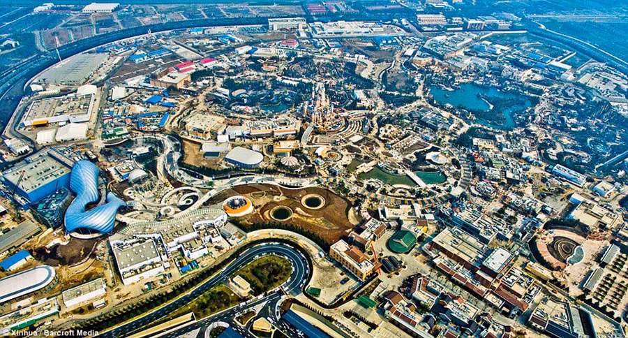 choang ngop khung canh disneyland thuong hai sap khai truong hinh 4