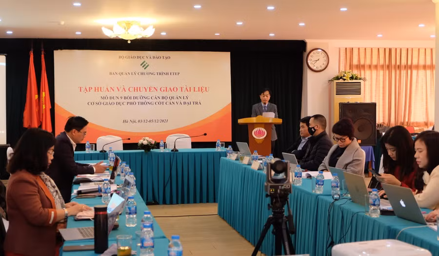 Tập huấn, chuyển giao tài liệu mô đun 9 bồi dưỡng cán bộ quản lý cơ sở giáo dục phổ thông cốt cán và đại trà. 