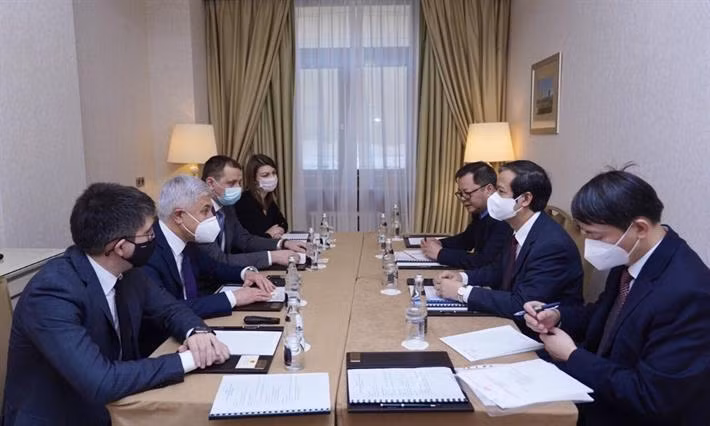 Buổi làm việc của Bộ trưởng Nguyễn Kim Sơn và Hiệu trưởng Trường đại học Hàng không Mátx-cơ-va Giáo sư, Viện sĩ Pogosyan Mikhail Aslanovich.