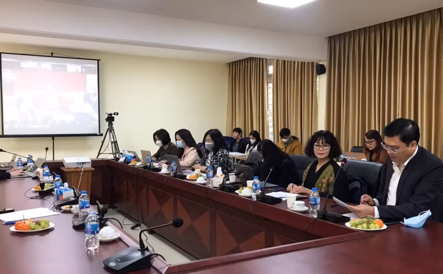 Đại biểu dự hội thảo “Nâng cao năng lực nghề nghiệp cho đội ngũ nhà giáo để thực hiện chương trình giáo dục phổ thông 2018” tại điểm cầu Học viện Quản lý giáo dục.