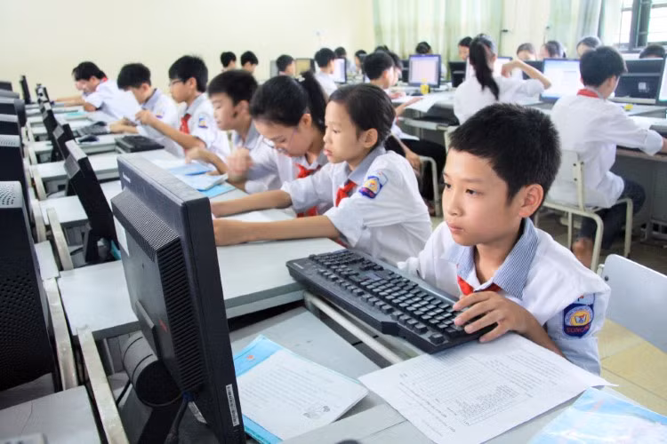 Giờ tin học của HS Trường Tiểu học Song Hồ (Thuận Thành, Bắc Ninh). Ảnh: Nguyễn Lâm