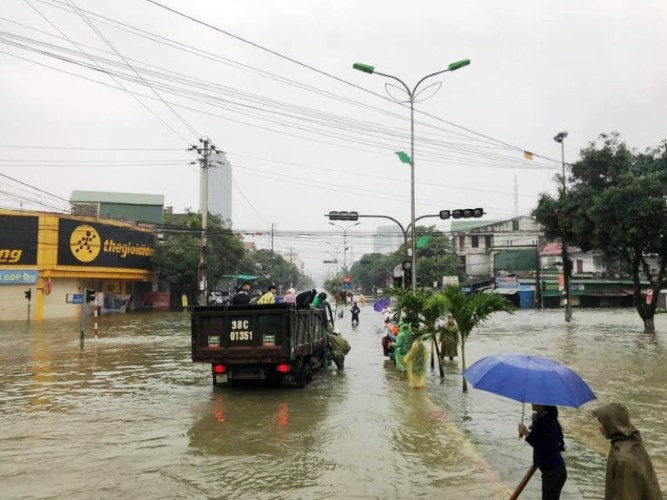 Mưa lũ dài ngày có thể gây ra nhiều ảnh hưởng xấu đến sức khoẻ. Ảnh minh họa.