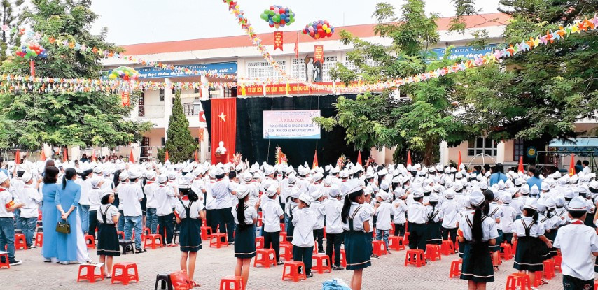 Một hoạt động ngoài trời của thầy trò Trường Tiểu học Hà Nội - Điện Biên Phủ Một hoạt động ngoài trời của thầy trò Trường Tiểu học Hà Nội - Điện Biên Phủ