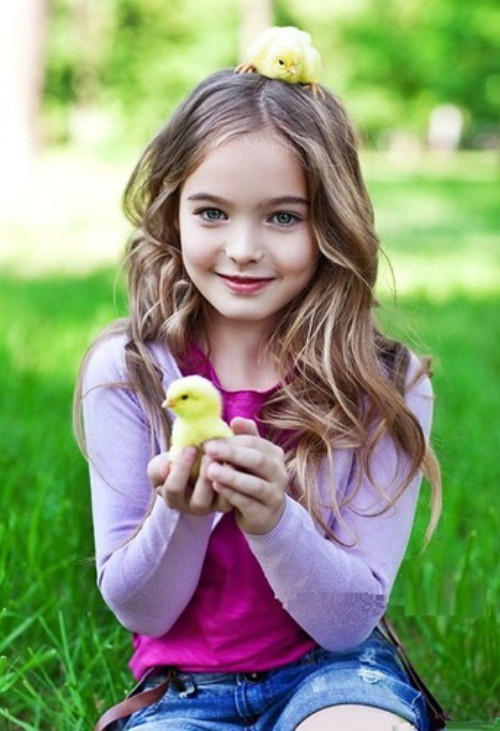 Bất ngờ với những hình ảnh hiện tại của người mẫu nhí Nga được ví von "đẹp hơn tranh vẽ" - Ảnh 4. Bất ngờ với những hình ảnh hiện tại của người mẫu nhí Nga được ví von "đẹp hơn tranh vẽ" - Ảnh 4.