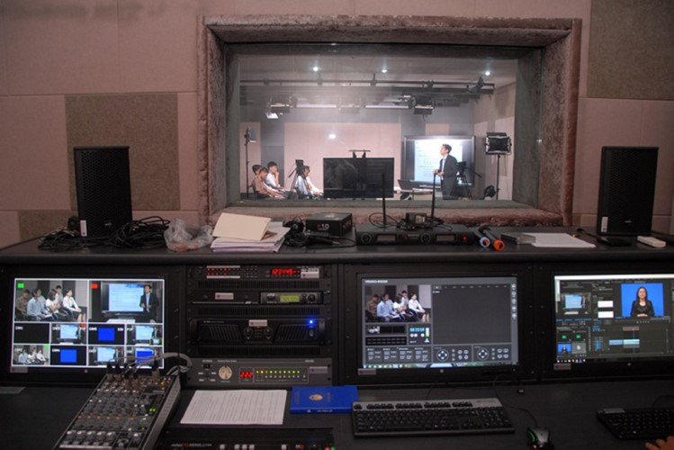 Trường quay H1, nơi thực hiện các hoạt động đào tạo trực tuyến Trường quay H1, nơi thực hiện các hoạt động đào tạo trực tuyến