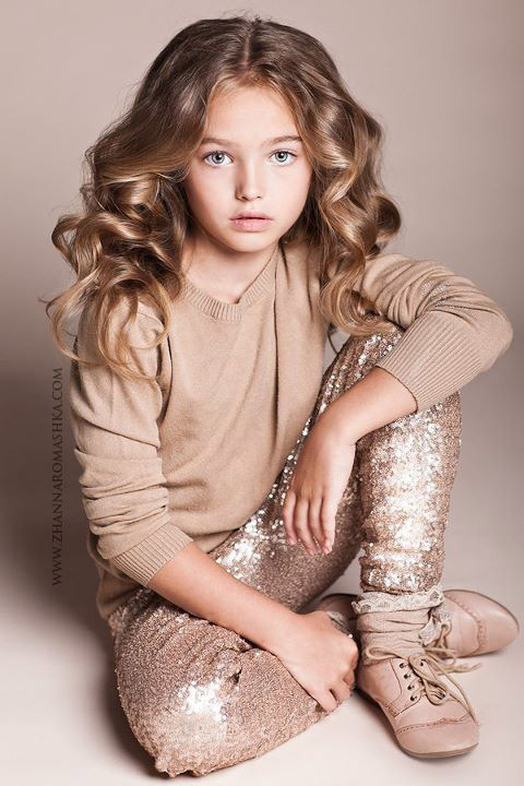 Bất ngờ với những hình ảnh hiện tại của người mẫu nhí Nga được ví von "đẹp hơn tranh vẽ" - Ảnh 2.