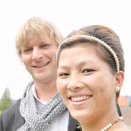 So phan khong ngo cua co be H