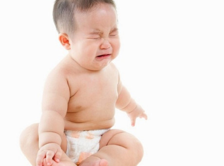 Trẻ sơ sinh bị sôi bụng có nguy hiểm không? - Ảnh 1 Tre so sinh bi soi bung co nguy hiem khong? - Anh 1