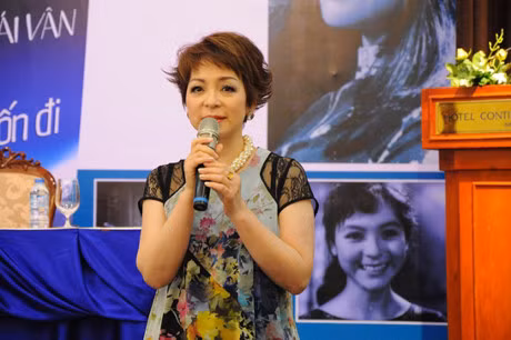 Bi mat dang sau 7 trang giay trang trong cuon tu truyen cua Ai Van - Anh 1