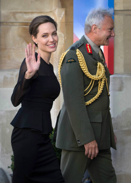 Angelina Jolie ngày càng gầy guộc - Ảnh 2 Angelina Jolie ngay cang gay guoc - Anh 2