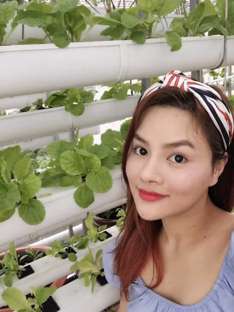 Vu Thu Phuong trong rau thuy canh tren san thuong - Anh 4