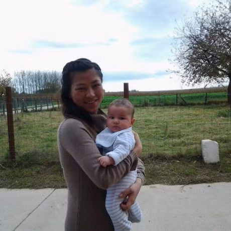 So phan khong ngo cua co be H