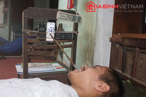 Chàng trai tật nguyền ‘lướt’ Facebook, viết nhật ký bằng miệng3 Chàng trai tật nguyền ‘lướt’ Facebook, viết nhật ký bằng miệng3