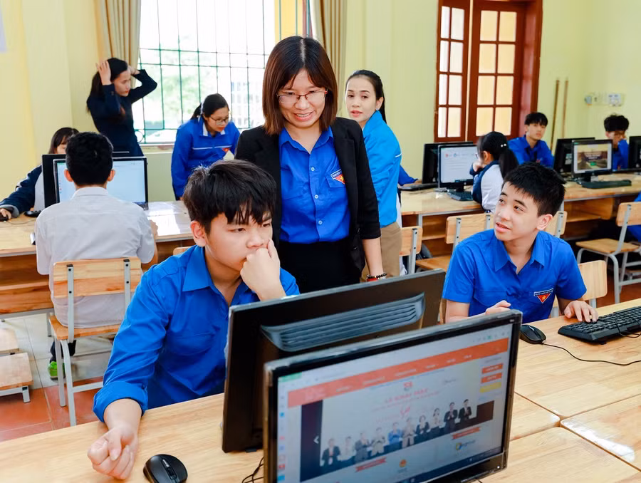 Cô giáo Đoàn Thị Thùy Dung trong một giờ dạy.