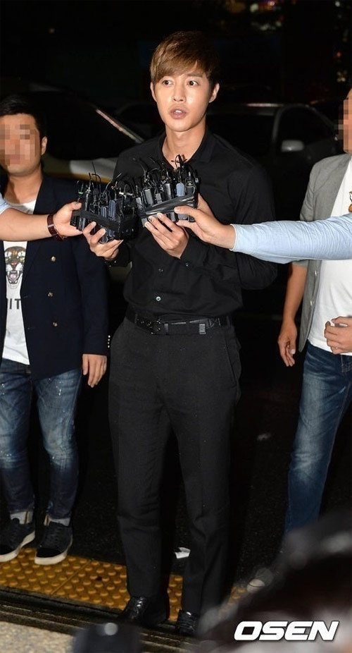 Mẹ Kim Hyun Joong định tự tử vì scandal của con - 2