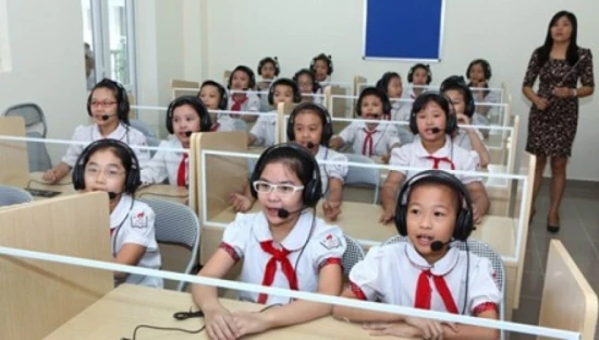 Khuyến khích cho học sinh lớp 1, 2 làm quen với tiếng Anh