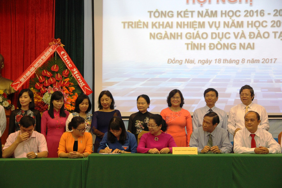 Sở GD&ĐT và các sở, ban ngành, đoàn thể kí kết phối hợp giáo dục HS trong năm học mới