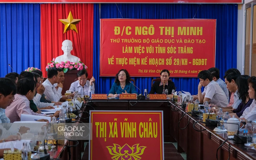 Quang cảnh buổi làm việc.