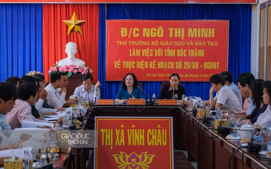 Quang cảnh buổi làm việc.
