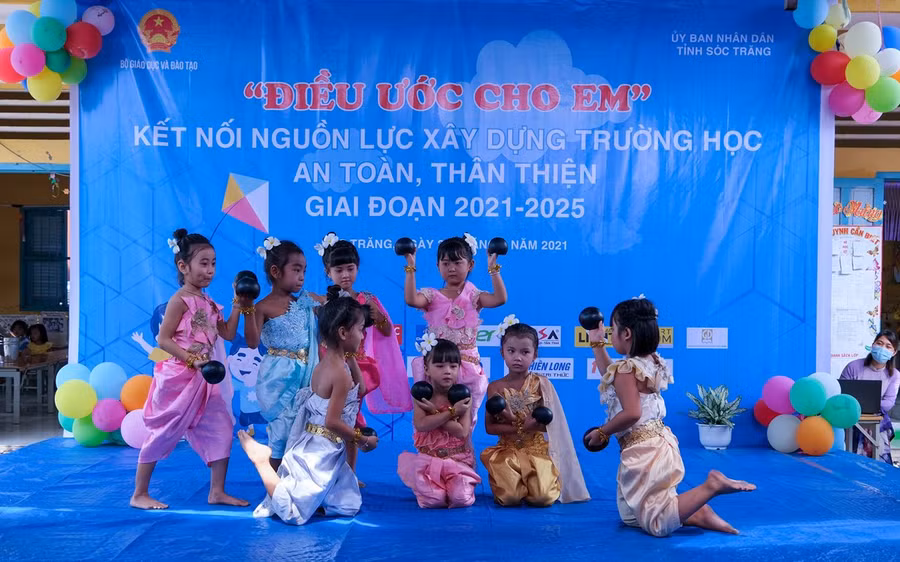 Tiết mục văn nghệ truyền thống dân tộc Khmer của học sinh Trường Mầm Non Vĩnh Phước 1.