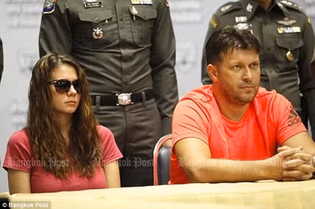 Su that khong ngo dang sau buc anh my nhan tren bai bien nay - Anh 11