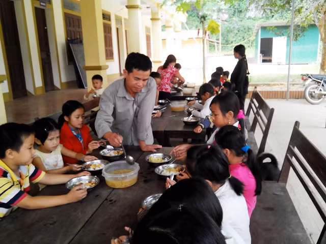 Học sinh vùng khó được học cả ngày nhờ SEQAP