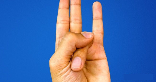 Điều kỳ diệu gì sẽ đến với cơ thể khi nắm tay theo những cách này? ảnh 8 Điều kỳ diệu gì sẽ đến với cơ thể khi nắm tay theo những cách này? ảnh 8