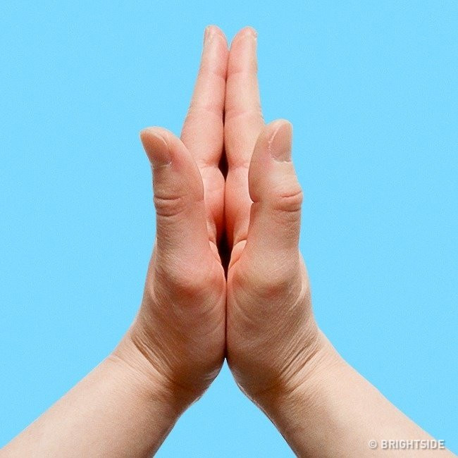 Điều kỳ diệu gì sẽ đến với cơ thể khi nắm tay theo những cách này? ảnh 7 Điều kỳ diệu gì sẽ đến với cơ thể khi nắm tay theo những cách này? ảnh 7