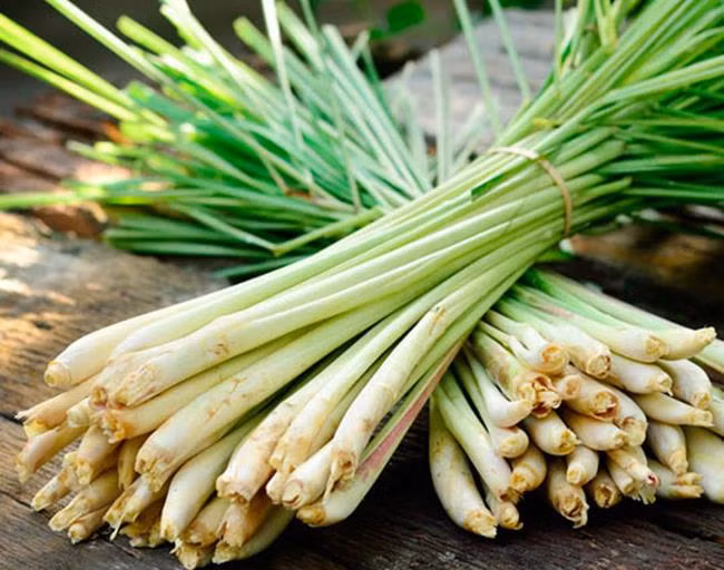 Ra chợ mua bó sả đặt vào nhà vệ sinh ngay, mẹo hay quá hay!