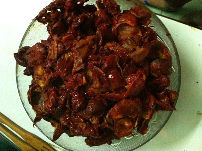 Cách làm dầu gấc nguyên chất đơn giản vừa tốt cho sức khoẻ, vừa giúp da sáng mịn bất ngờ! ảnh 7 Cách làm dầu gấc nguyên chất đơn giản vừa tốt cho sức khoẻ, vừa giúp da sáng mịn bất ngờ! ảnh 7