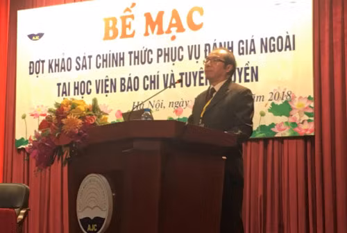 GS.TSKH Bành Tiến Long – Trưởng đoàn đánh giá ngoài – báo cáo sơ bộ kết quả khảo sát chính thức Học viện Báo chí và Tuyên truyền sau 5 ngày làm việc