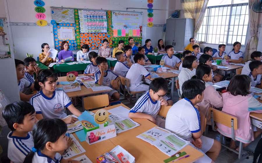 Giáo viên cấp THCS tham dự giờ học tại Trường TH Ngô Quyền, quận Ninh Kiều (TP Cần Thơ).