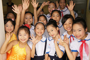 Học sinh Trường tiểu học Bát Tràng luôn hào hứng với giờ dạy của cô Nguyễn Thị Thu Thủy Học sinh Trường tiểu học Bát Tràng luôn hào hứng với giờ dạy của cô Nguyễn Thị Thu Thủy