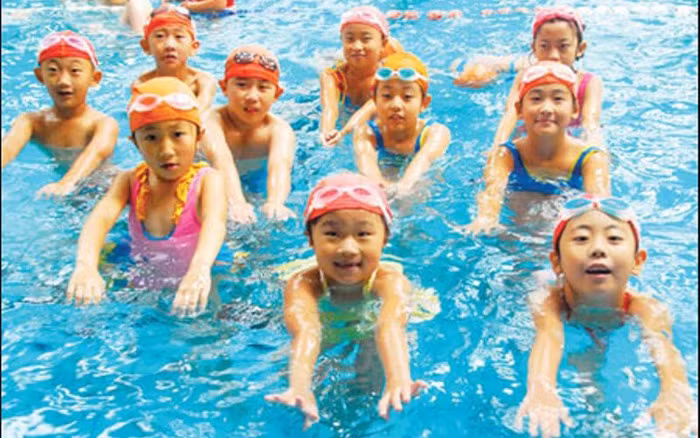 Tạo điều kiện cho học sinh được học bơi